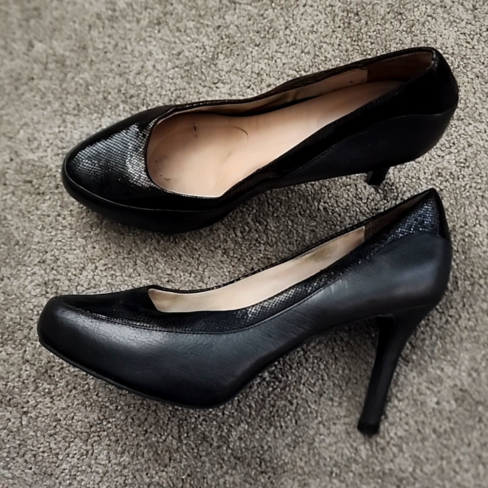 Rockport black leather heel